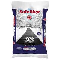 Safe Step Dual Blend 4300 ice melter 50 lb bag, second view of the bag front.